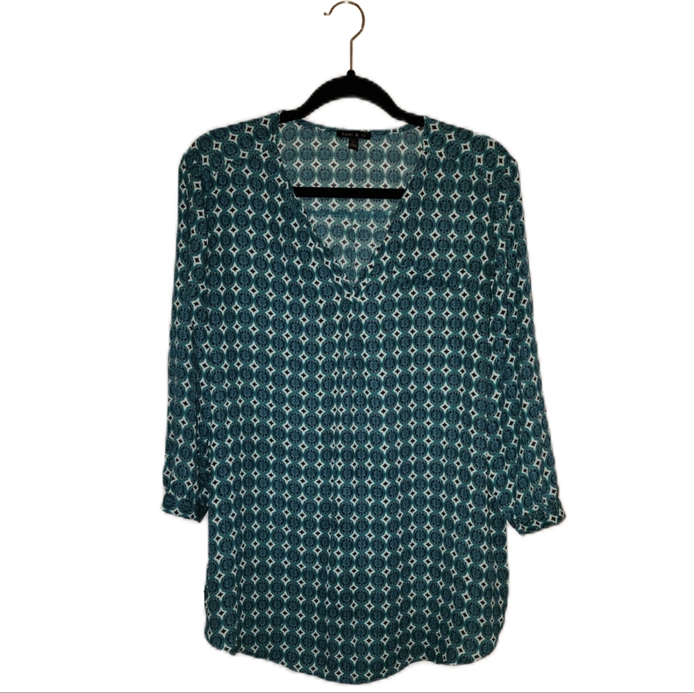 Sami & Jo Green Blouse with black and white diamond pattern